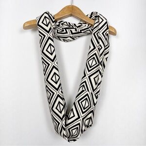 Geometric Black & Cream Knit Cashmere  Blend Circular Scarf